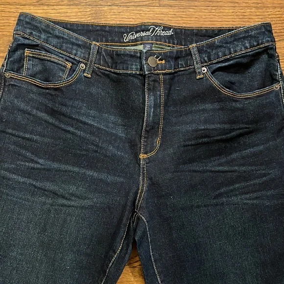 Universal Thread - Picture 4 of 5